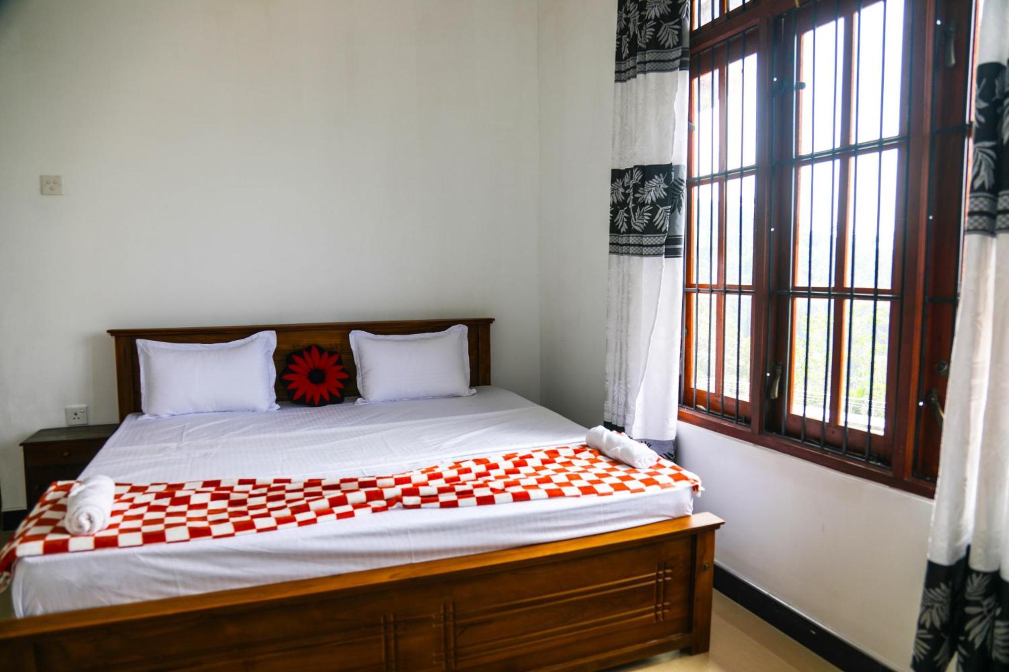 Mountain Bliss Villa Peradeniya Bagian luar foto