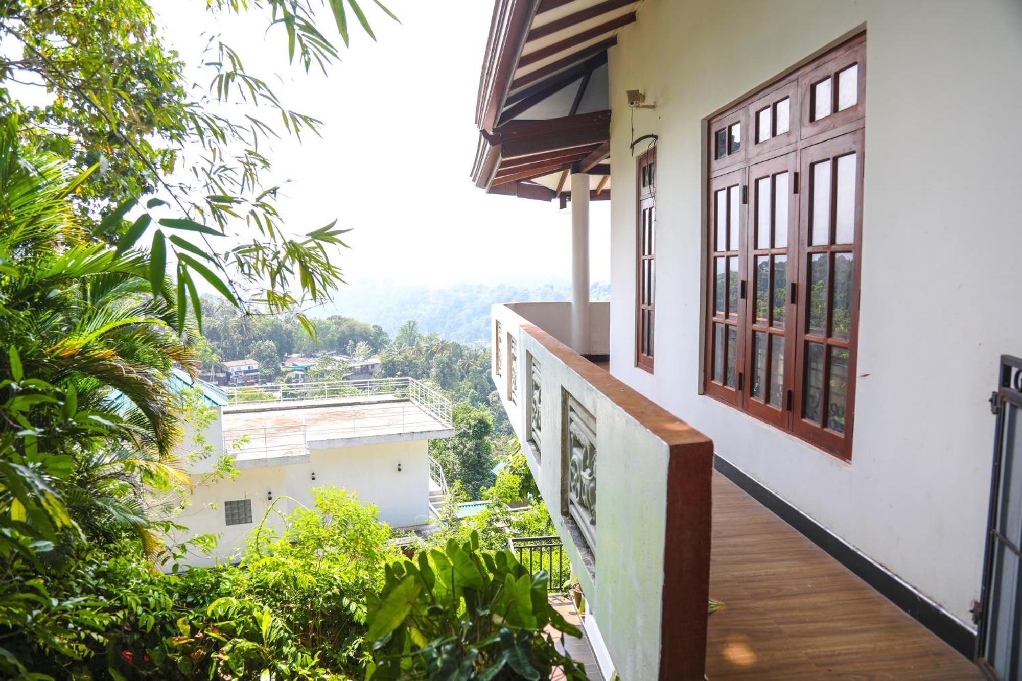 Mountain Bliss Villa Peradeniya Bagian luar foto