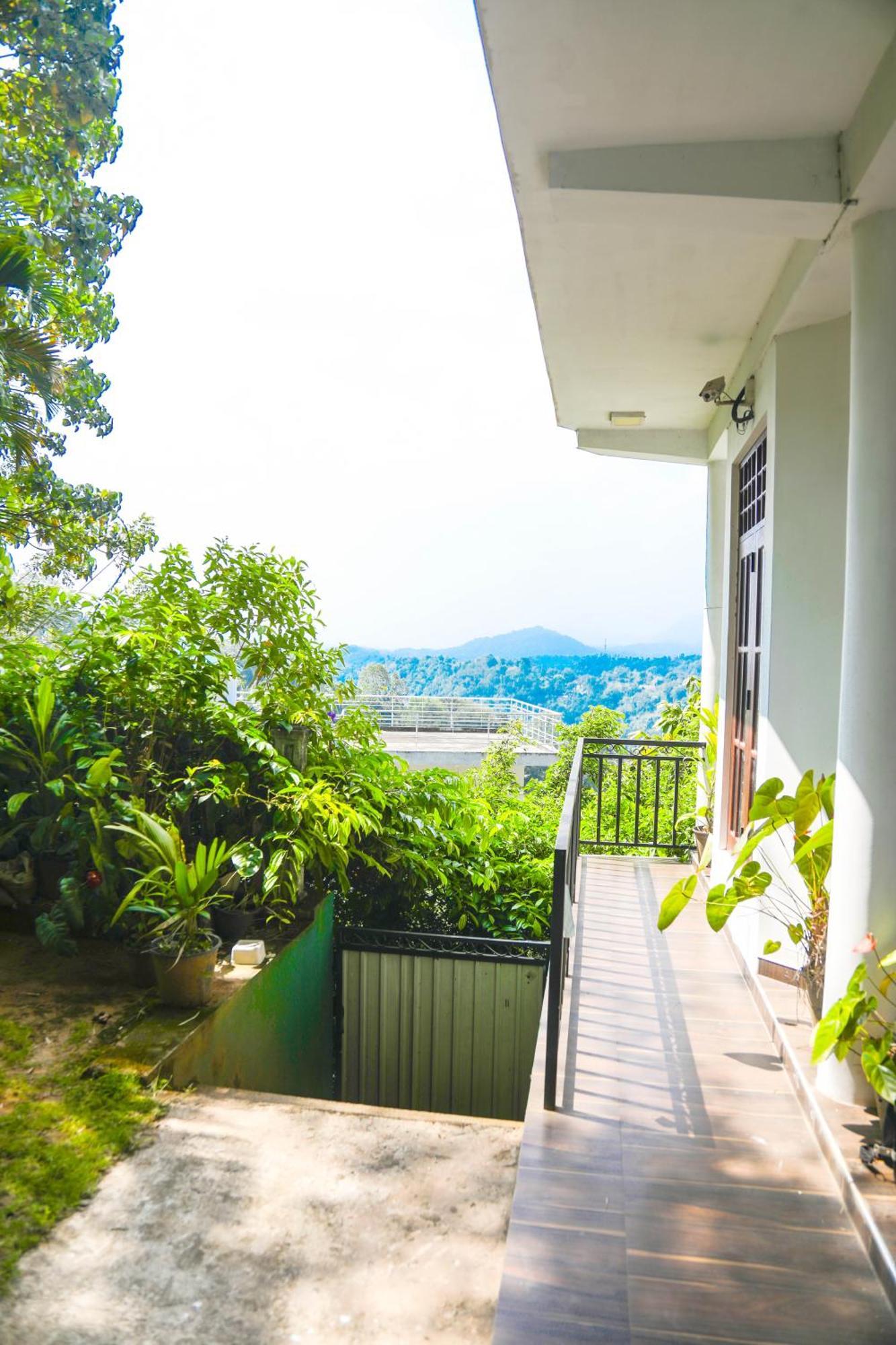 Mountain Bliss Villa Peradeniya Bagian luar foto