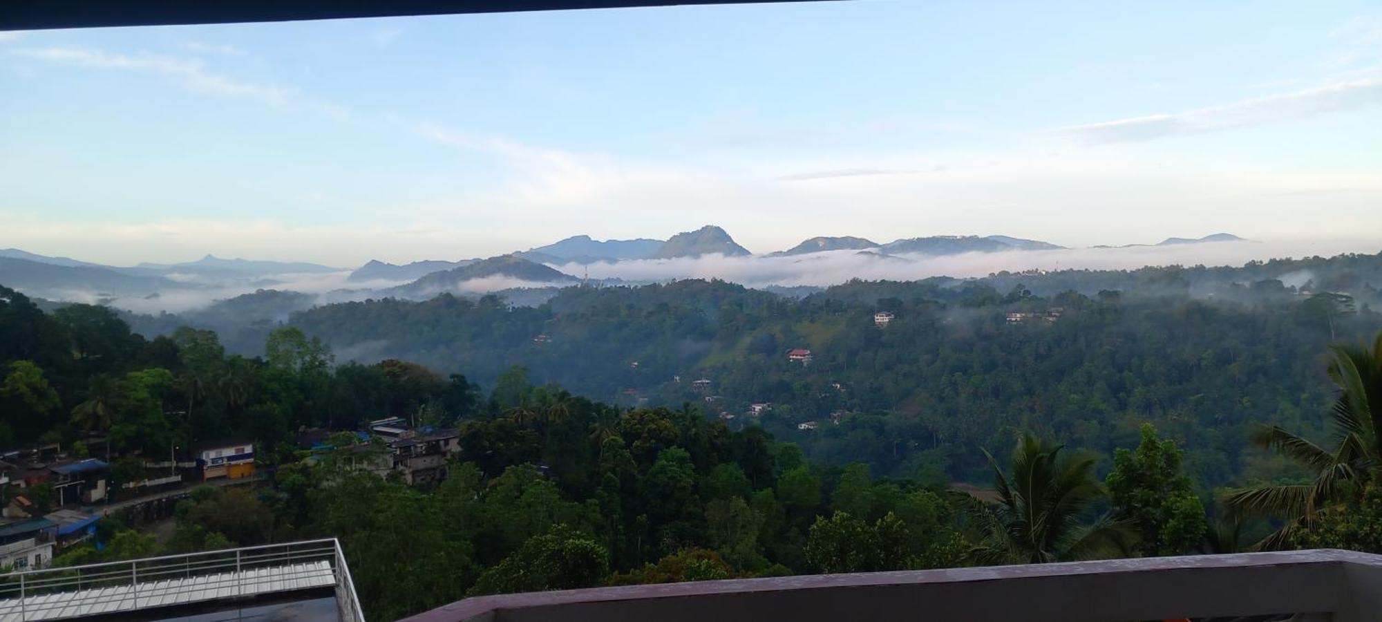 Mountain Bliss Villa Peradeniya Bagian luar foto